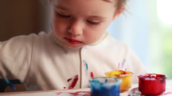 Cute Baby Paint with Gouache alt