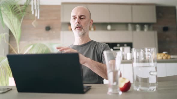 Home Office Video Conference alt