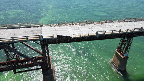 Old Seven Mile bridge in the Florida Keys south of Marathon. Beautiful green Gulf of Mexico waters b alt