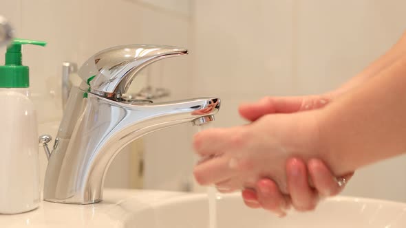 Wash Your Hands to Stop the Virus alt