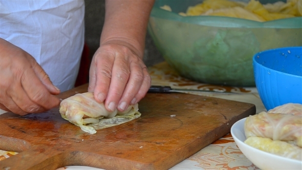 Preparing Cabbage With Meat 03