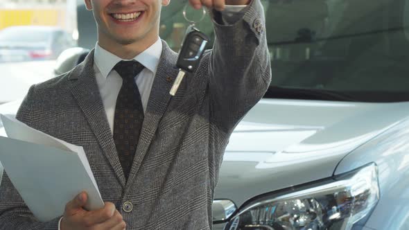 A Representative Seller Holds the Keys To a New Car