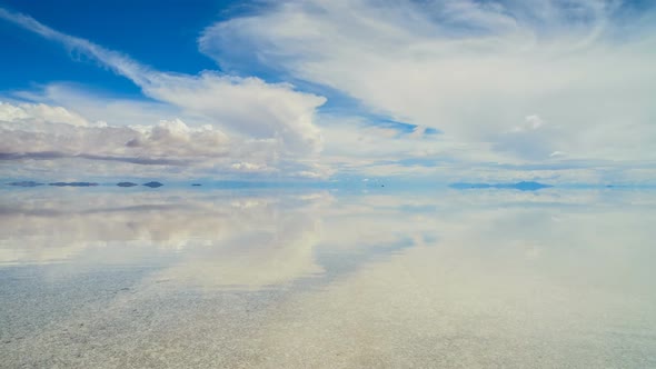 Salar De Uyuni, Bolivia During Wet Season alt