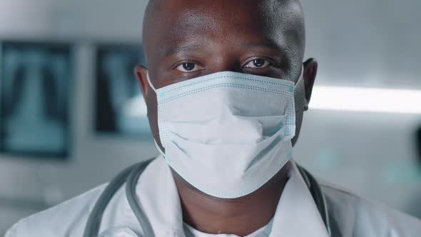 African American Doctor In Mask alt