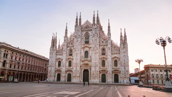 Milan Cathedral (Duomo di Milano) hyperlapse, time lapse with few people at sunrise alt