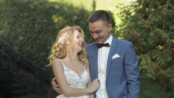 Wedding Couple. Lovely Groom and Bride. Happy Family. Man and Woman in Love alt