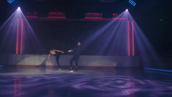 Technique of Complex Risky Lift in Pair Figure Skating