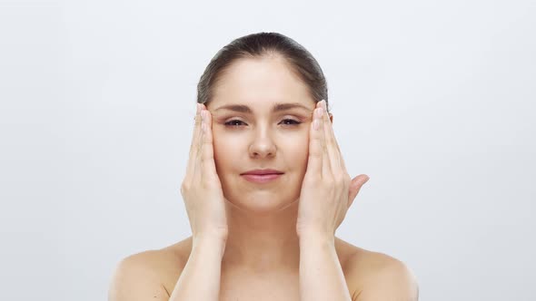 Studio portrait of young, beautiful and natural blond woman alt