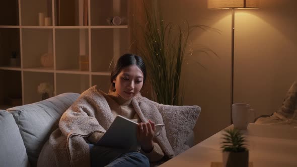 Sketching Hobby Creative Home Leisure Relaxed Girl alt