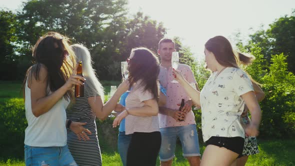 Group of Friends Have Fun Together in Nature alt