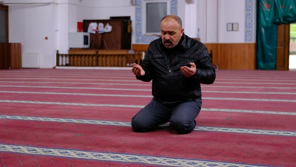 Islamic Praying Ramadan alt