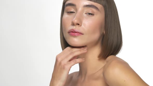 Sexy Pretty Woman with Straight Hair and Bangs Posing To Camera alt