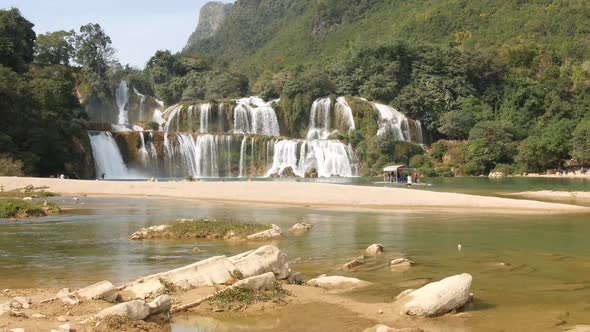 Famous Ban Gioc - Detian Falls In Cao Bang, On The Border Between Vietnam And China - Tourist Attrac alt
