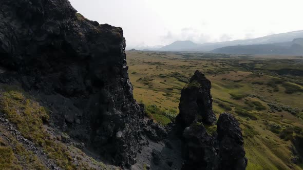 span over narrow volcanic rocks