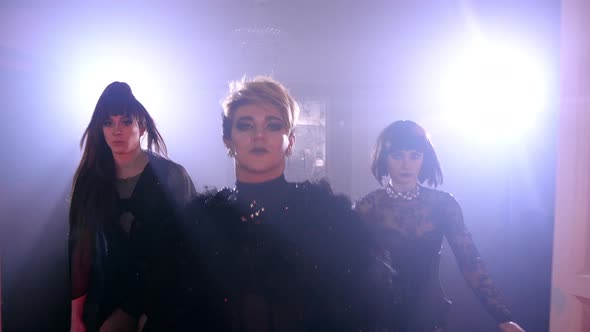 Fashion Models Transvestite Catwalk Lighting Podium alt