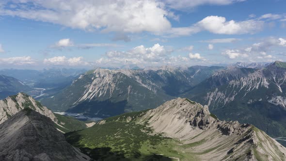 Timelapse of cloudsing above the beautiful Lech valley - Panning right alt