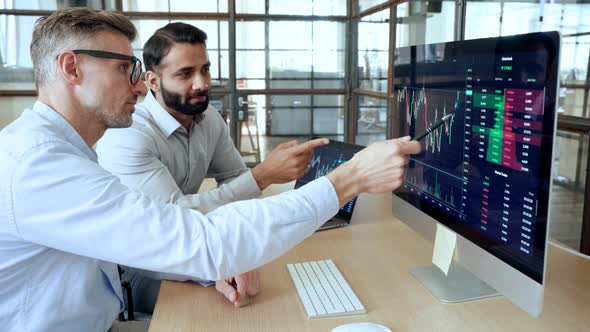 Crypto Traders Brokers Stock Exchange Investors Analyzing Trading Charts alt