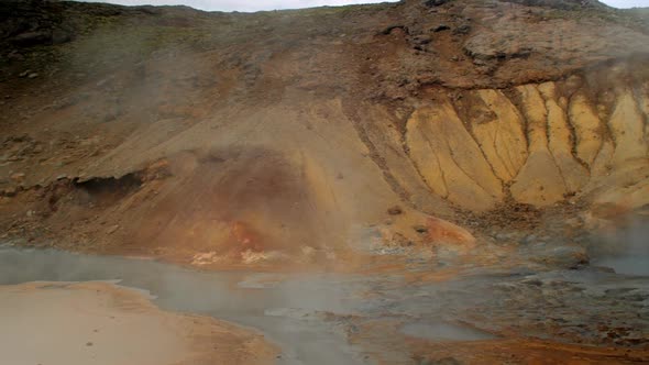 dramatic iceland landscape, geothermal hot spring steam smoke rising from the pools of hot water, ky alt