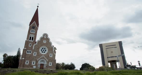 Timelapse of the gorgeous Christ Church with cars and people roaming, 4k alt