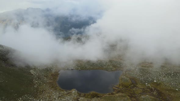 Glacial Lake And Alpine Meadows alt