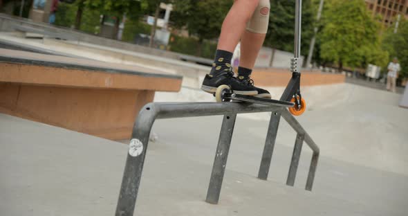 Scooter rider in skatepark slowmotion 4K alt
