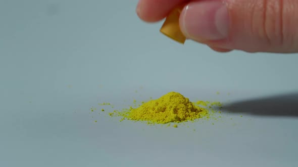 A woman poured a yellow medical capsule alt