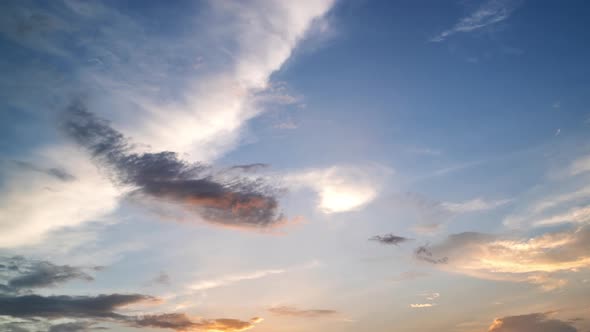 220523_Twilight and dawn sky with cumulus cloud time lapse in an evening. alt