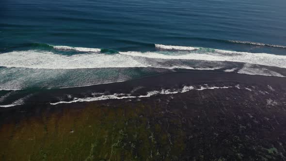 Flight Overlooking the Wonderful Power of the Indian Ocean and the Formation of the Rip Current alt