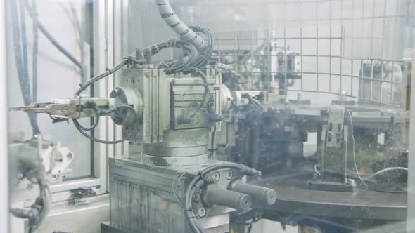 Automated assembly line for metal parts in the automotive industry alt