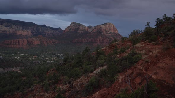 Panning shot of Arizona mountains and bike trails alt