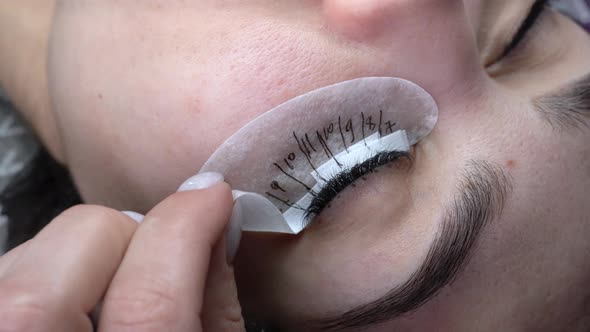 Eyelash Extension Step By Step in Beauty Salon End of Procedure Extension Beautiful Result of Fake alt