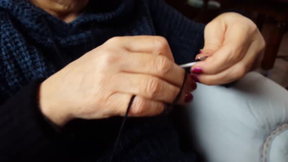 Close up woman hands knitting alt