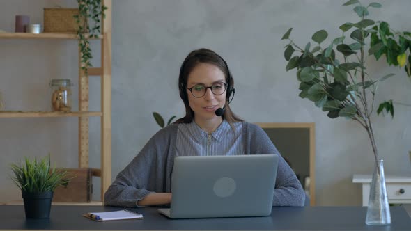 Woman Customer Service Representative Working alt