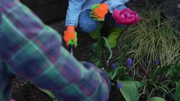 Preschool Pretty Little Girl Kid Daughter Wear Works Gloves Humic Boots Preparing Soil to Plant