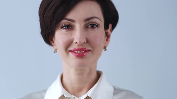 Beautiful business woman smiling with white teeth and cheerful smile alt