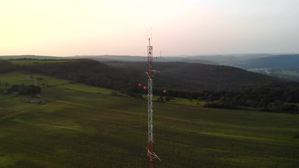 Eddy Covariance Tower in the middle of a crop field alt