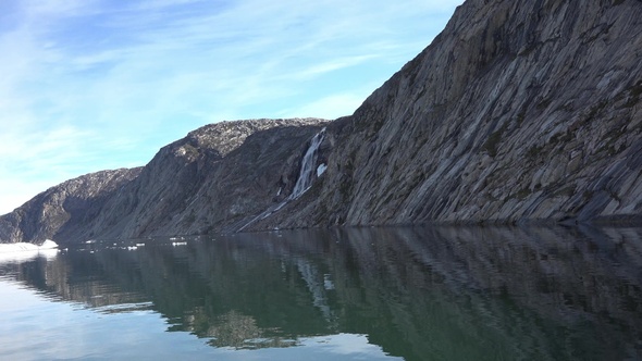 Cruise trip to the Arctic. Landscapes of northern latitudes. alt