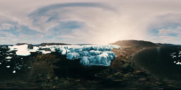 VR360 Icebergs Off Coast of Antarctica alt