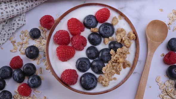 Yogurt with Oat Flakes and Berries