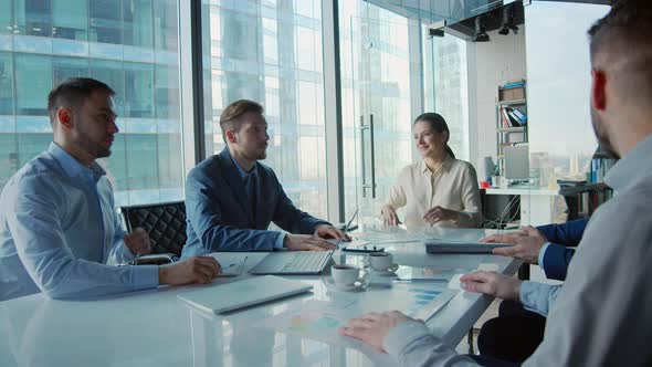 Concept in office: completion of successful negotiations alt