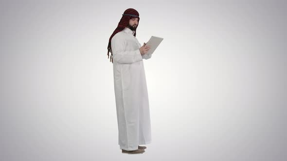 Arabic Business Man with Tablet on Gradient Background alt