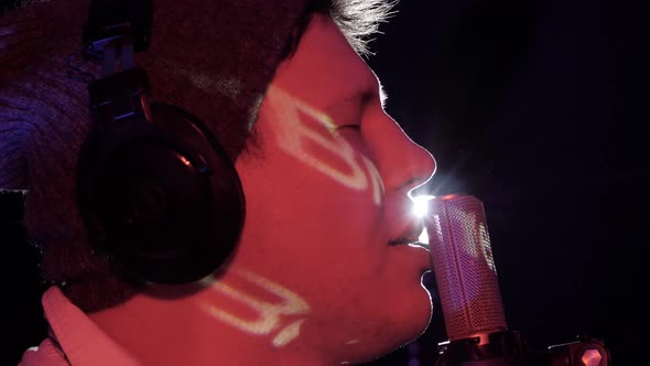 Close Up Face Man Singer Vocalist and Microphone on Music Concert in the Rays of Stage Light alt