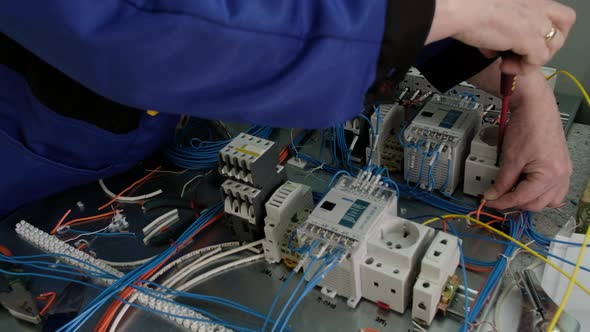 Electrician Connects the Wires alt