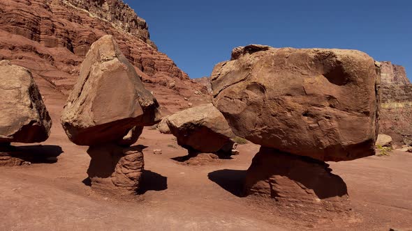Amazing balancing boulders in Arizona alt