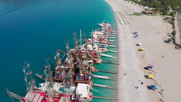 4k Aerial view of Oludeniz beach and boats, Yacht stationed on the beach in Fethiye Turkey, Summer v alt