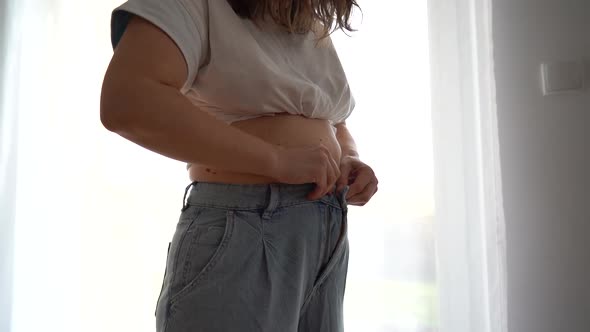 Overweight Woman Tries To Button Her Pants alt