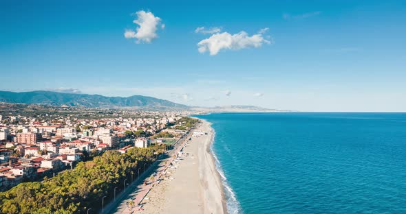 Drone hyperlapse on the sea alt