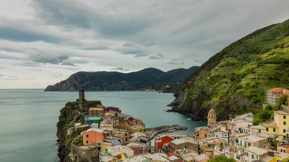Time Lapse of the beautiful and scenic seaside village of Vernazza in Italy. alt