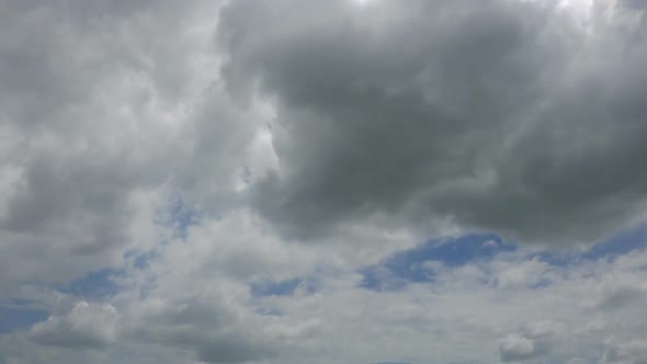 Time lapse of white cloud moving pass around sky background alt