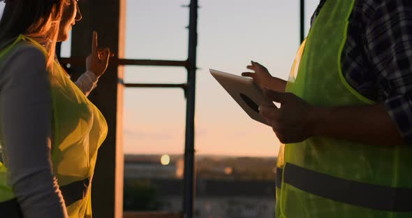 Engineers Shake Hands to Celebrate Success Day alt